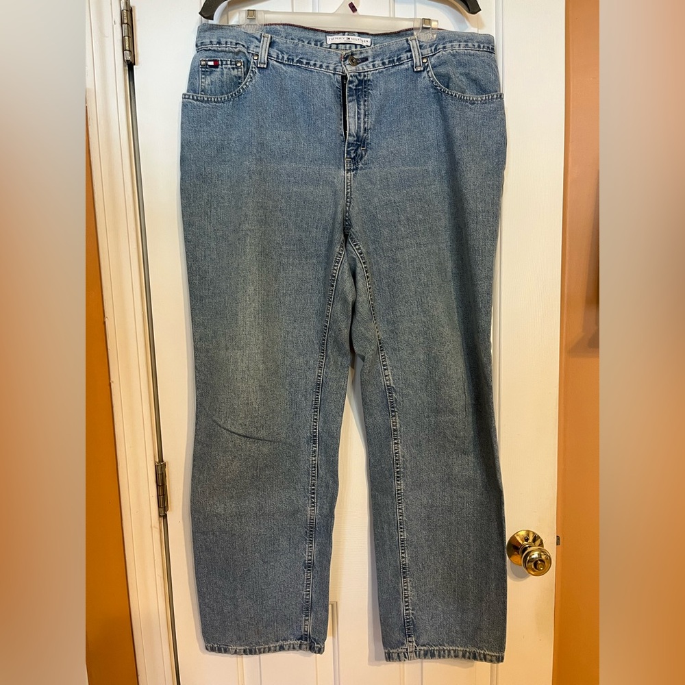 Tommy Hilfiger Women’s Medium Blue Straight Leg Jeans